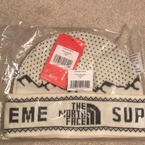 Suprem North Face collab Expedition Beanie